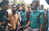 লাইসেন্স না পেয়ে পুলিশের মোটরসাইকেল সার্জেন্টের কাছে দিল শিক্ষার্থীরা