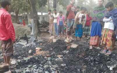 দুমকিতে ৩টি দোকান আগুনে পুড়ে ভস্মীভূত