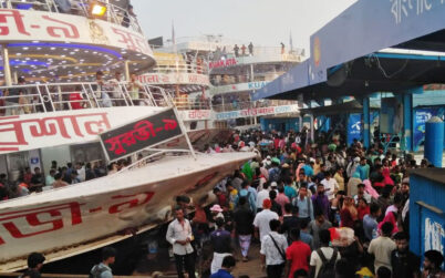বরিশালে অতিরিক্ত যাত্রী বহন করায় জরিমানা গুনল ৩ লঞ্চ