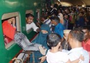 কমলাপুরে ঘরমুখো মানুষের ঢল নেমেছে