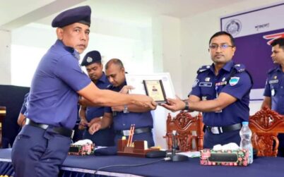 জেলার শ্রেষ্ঠ অফিসার ইনচার্জের পুরস্কার পেলেন জীবননগর থানার ওসি আব্দুল খালেক