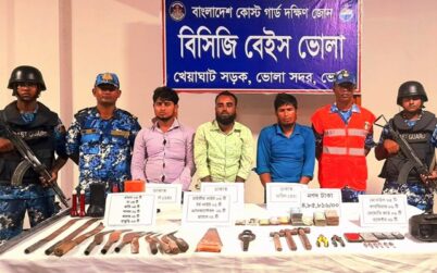 ভোলায় দেশীয় অস্ত্রসহ ৩ জলদস্যু আটক