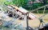 বেইলি ব্রিজ ভেঙে ট্রাক খালে, যান চলাচল বন্ধ