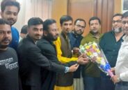 জীবননগর মানবিক সংগঠনের পক্ষ থেকে নবাগত ইউএনওকে ফুলেল শুভেচ্ছা