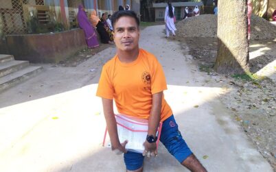 হামাগুড়ি দিয়ে আজাহারুল এইচএসসি পরীক্ষায় অংশ নিয়েছেন