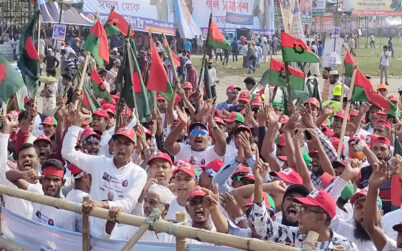 বরিশালে লাল-সবুজ পতাকা নিয়ে সমাবেশের মাঠে নেতাকর্মীরা