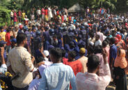 কুয়াকাটায় উচ্ছেদ অভিযানে এলাকাবাসীর বাধা, সড়ক অবরোধ