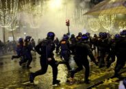 বিশ্বকাপে পরাজয়ে ফ্রান্সে পথে পথে বিক্ষোভ, পুলিশের লাঠিচার্জ কাঁদানে গ্যাস