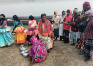 নদীর কূলে নেচে-গেয়ে প্যারালিসিসে আক্রান্ত নারীর আজব চিকিৎসা
