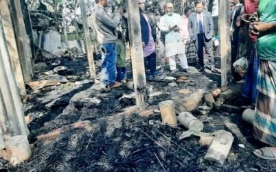 ৩ ঘর পুড়ে ছাই, সবাই গেছেন খেলা দেখতে
