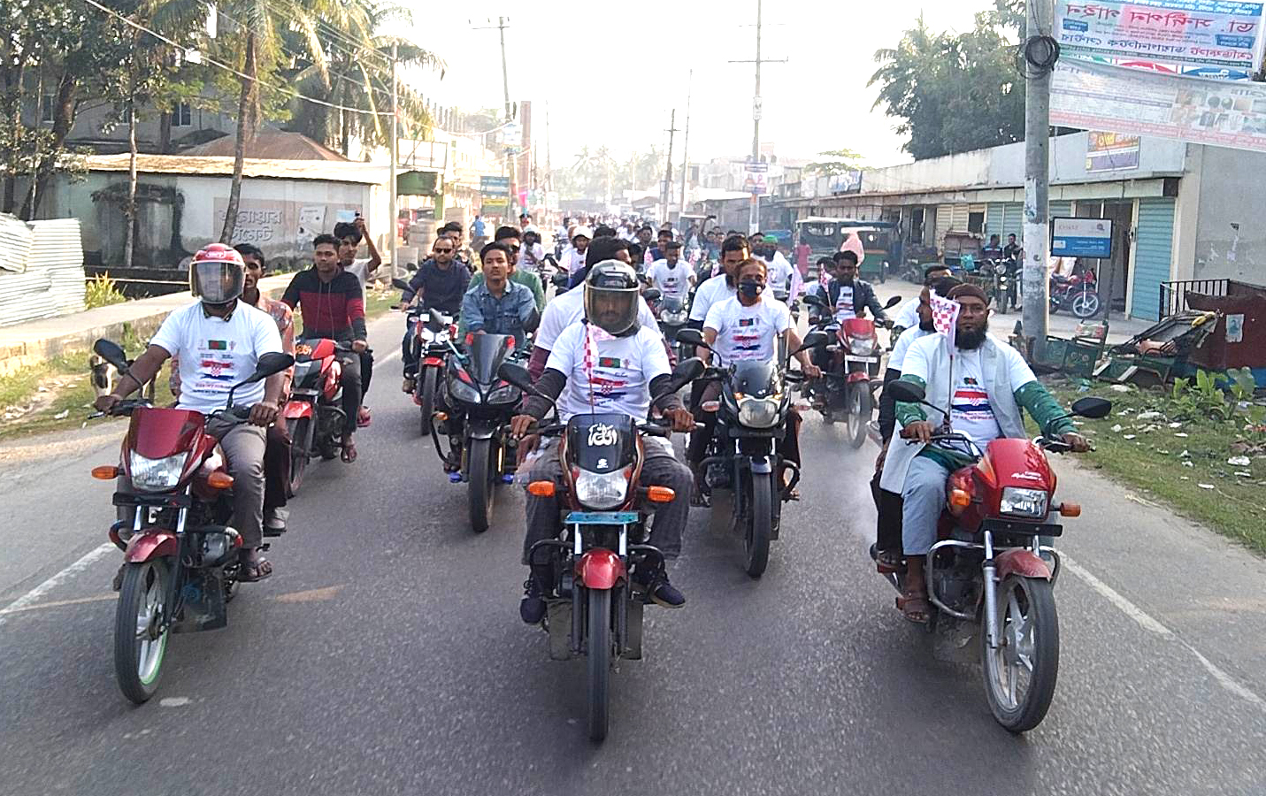 লালমোহনে ক্রোয়েশিয়া সমর্থকদের বর্ণাঢ্য মোটরসাইকেল শোভাযাত্রা