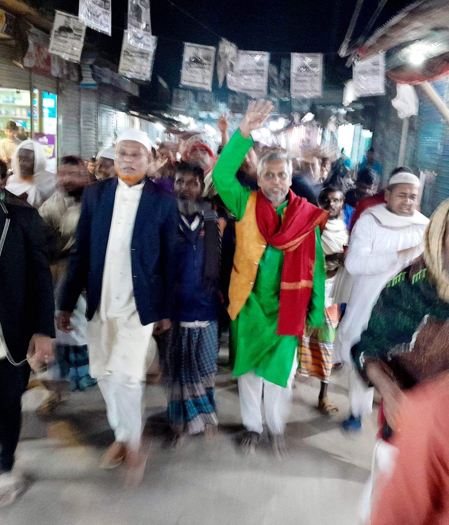 নীলকমলে আলমগীর হাওলাদারের গণসংযোগে নৌকার পক্ষে ব্যাপক সাড়া