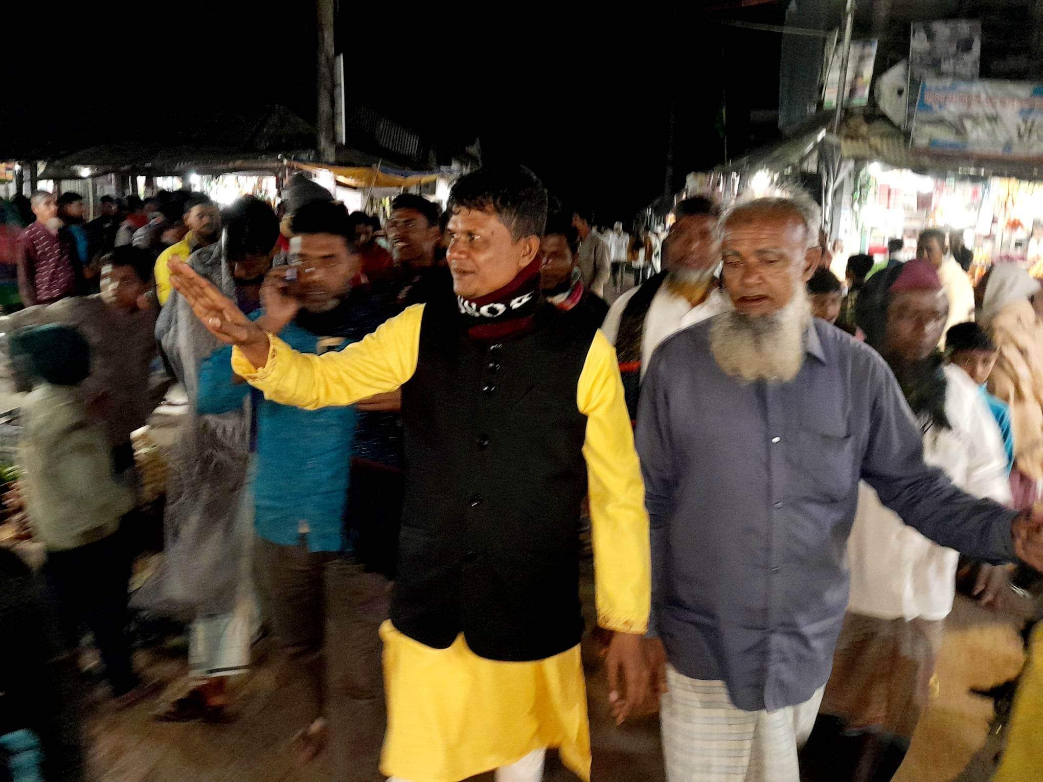 আমিনাবাদে চেয়ারম্যান প্রার্থী আনোয়ার হোসেনের ব্যাপক গণসংযোগ