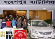 জীবননগরের হাসাদাহে প্রাইভেটকারে বিজিবির তল্লাশি, ১৪টি স্বর্ণের বারসহ আটক ৪