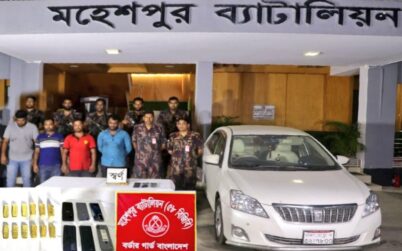 জীবননগরের হাসাদাহে প্রাইভেটকারে বিজিবির তল্লাশি, ১৪টি স্বর্ণের বারসহ আটক ৪
