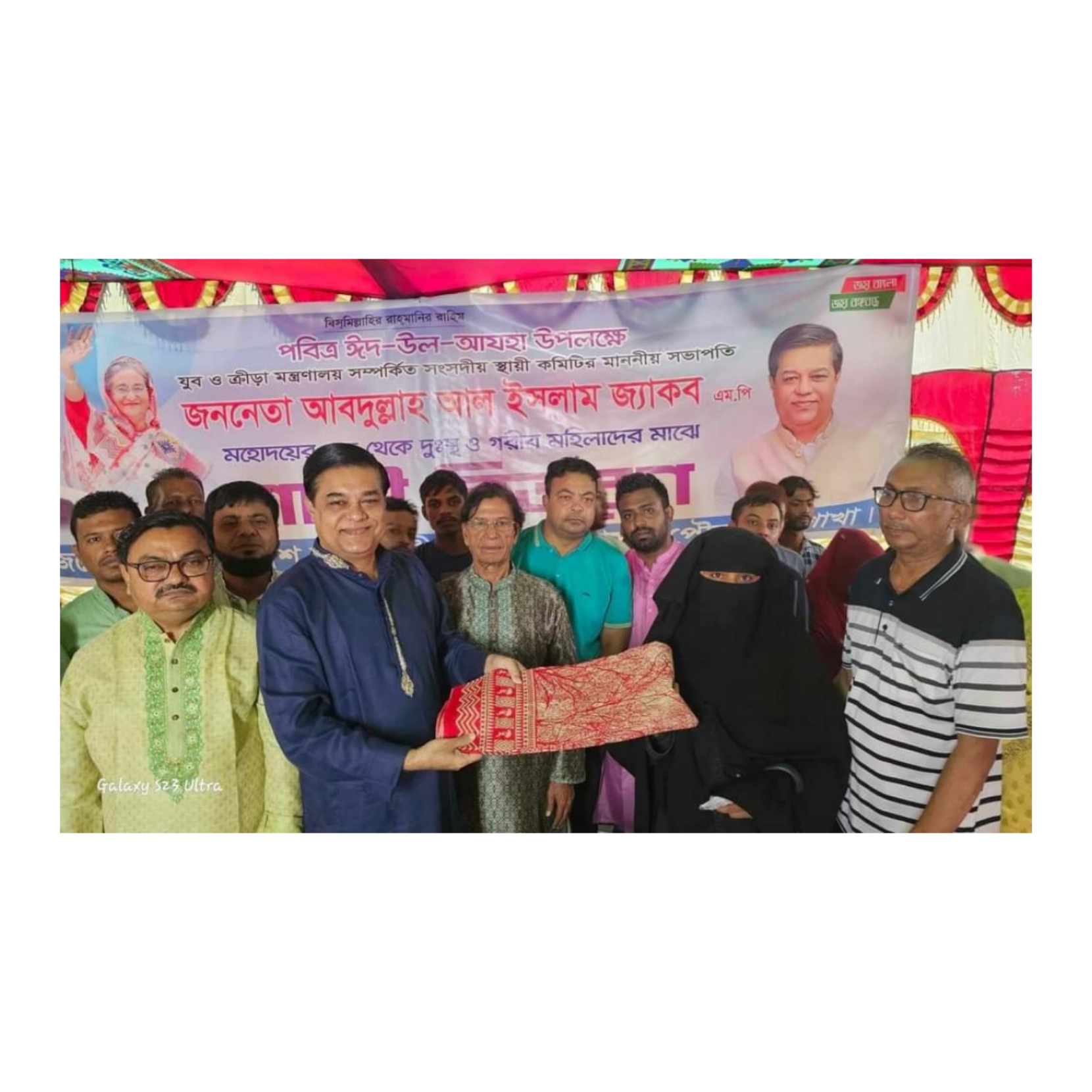 চরফ্যাসনে অসহায় মহিলাদের মাঝে ঈদ উপহার বিতরণ  করলেন এমপি জ্যাকব