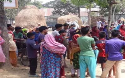 পরকীয়ায় বাধা, স্ত্রীকে মেরে পালালেন স্বামী