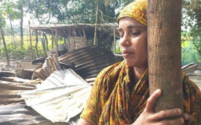 স্ত্রীর সঙ্গে রাগ করে বসতঘরে আগুন দিলেন স্বামী