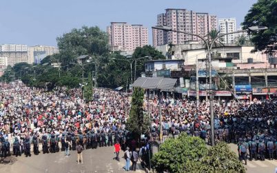 মৌখিক অনুমতি মিলেছে দাবি করে মাইক লাগাচ্ছে জামায়াত