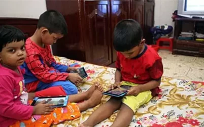 শিশুর মোবাইল ফোন আসক্তি? জেনে নিন কমানোর কৌশল