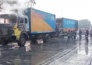 গাজীপুরে দুই কাভার্ড ভ্যানে আগুন