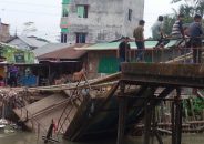 পিরোজপুরে ব্রিজ ভেঙে ২ উপজেলাবাসীর ভোগান্তি