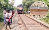 চুয়াডাঙ্গার উথলীতে রেললাইনে আকস্মিক ফাটল, ধীরগতিতে ট্রেন চলাচল