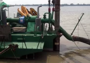 বরিশালের কীর্তনখোলা নদীতে অবৈধভাবে বালু উত্তোলন