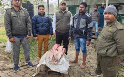 নিষিদ্ধ শাপলাপাতা মাছ মাইকিং করে বিক্রি ! অতঃপর….