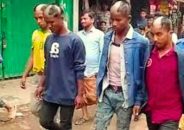৪ চোরকে ধরে মাথা মুণ্ডন করে দিয়েছে ক্ষুব্ধ এলাকাবাসী!