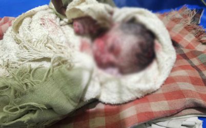 মধ্যরাতে খালের পাশে নবজাতকের কান্না, পরে খাল থেকে উদ্ধার