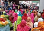 গাজীপুরে বকেয়া বেতনের দাবিতে শ্রমিদের বিক্ষোভ