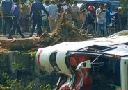 উজিরপুরে পথচারীকে চাপা দিয়ে খাদে বাস নিহত ২, আহত ১৫
