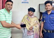 হারানো মোবাইল উদ্ধার করে মালিকের হাতে তুলে দিলো জীবননগর থানা পুলিশ