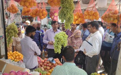 কলাপাড়ায় বেশি দামে খেজুর বিক্রি, ৯ ব্যবসায়ীকে জরিমানা