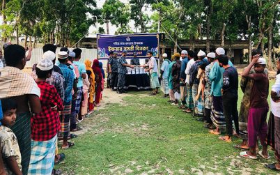 দুঃস্থদের মাঝে ইফতার সামগ্রী বিতরণ করেছে নৌবাহিনী