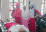 বাকেরগঞ্জে তীব্র গরমে অসুস্থ হয়ে হাসপাতালে স্কুলশিক্ষার্থী