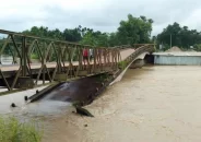 ধলাই নদের বাঁধে ভাঙন, কয়েকগ্রাম প্লাবিত