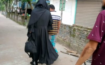 বাউফলে বোরকা পরিহিত পুরুষের ঘোরাফেরা