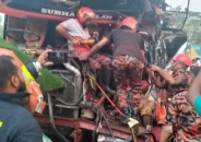 বরিশালে সড়কে ঝরল ২ প্রাণ