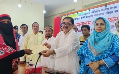 এমপি টগরের ঐচ্ছিক তহবিল হতে বরাদ্দকৃত অনুদান প্রদান