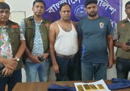 দর্শনায় চারটি স্বর্ণের বারসহ ডিবি পুলিশের হাতে আটক ২