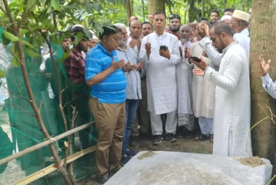 দুমকিতে বৈষম্যবিরোধী আন্দোলনে নিহতদের কবর জিয়ারত