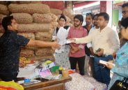 বরিশালে বাজারে ভোক্তা অধিকার ও শিক্ষার্থীদের অভিযান