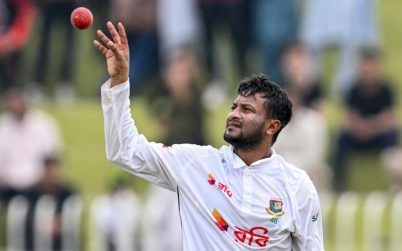 টেস্ট ও টি-টোয়েন্টি থেকে অবসরের ঘোষণা দিলেন সাকিব