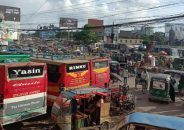 থ্রি হুইলার বন্ধের দাবিতে বরিশালে বাস চলাচল বন্ধ