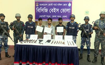 ভোলায় যৌথবাহিনীর অভিযানে আগ্নেয়াস্ত্রসহ তিন ডাকাত আটক