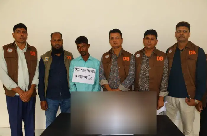 বরিশালের ১৪ কেজি গাঁজাসহ মাদক কারবারি গ্রেপ্তার