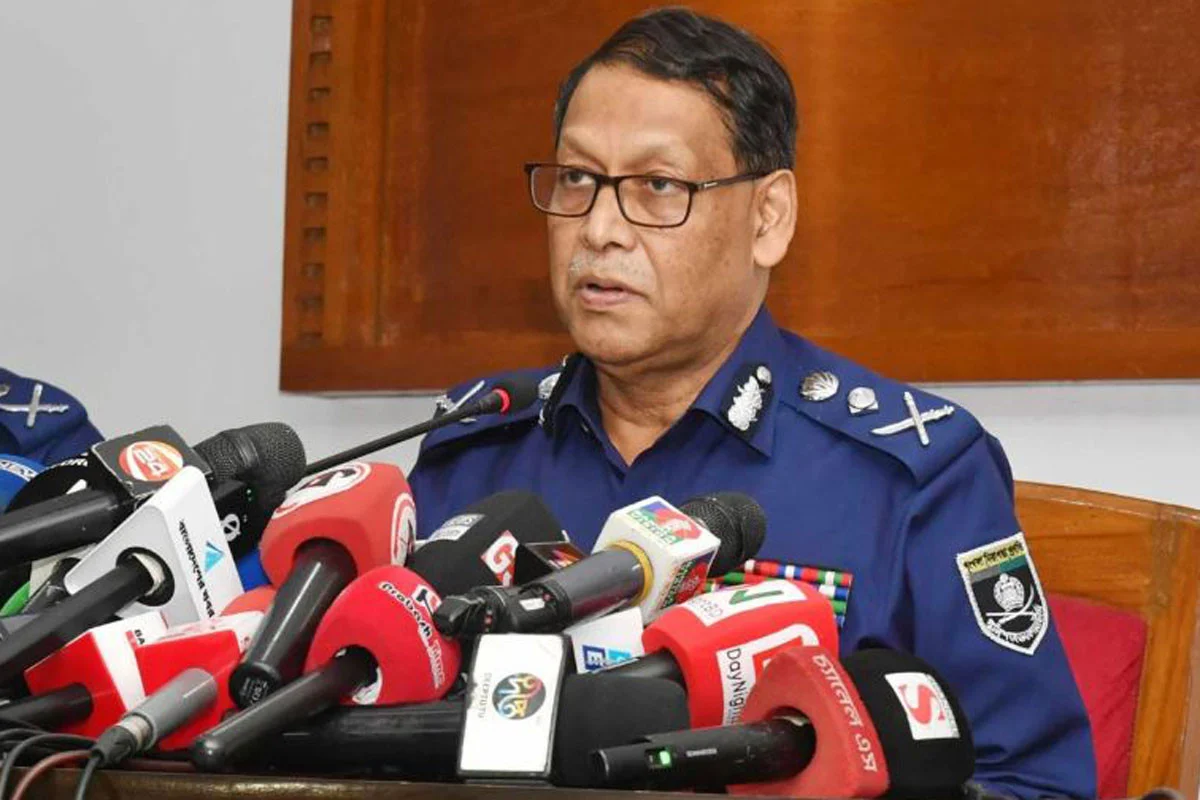 ছাত্র-জনতার আন্দোলনে নিহতদের পরিবারের কাছে ক্ষমা চাইলেন আইজিপি
