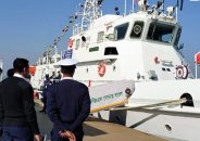 ভোলায় কোস্টগার্ডের ‘যুদ্ধজাহাজ’ সোনার বাংলা দেখতে  মানুষের ঢল